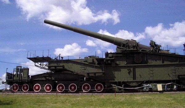 这门列车炮,曾将美国十万盟军连续四个月压在滩头堡