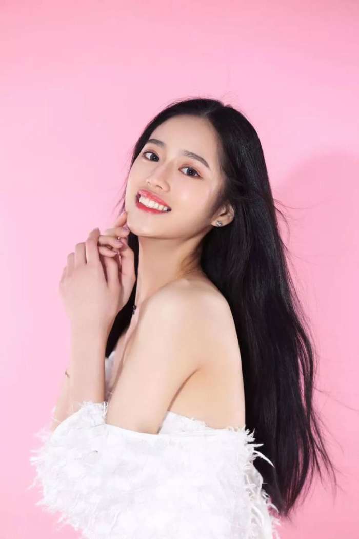 上戏18级表演新生中出了个不靠颜值只拼实力的酷girl