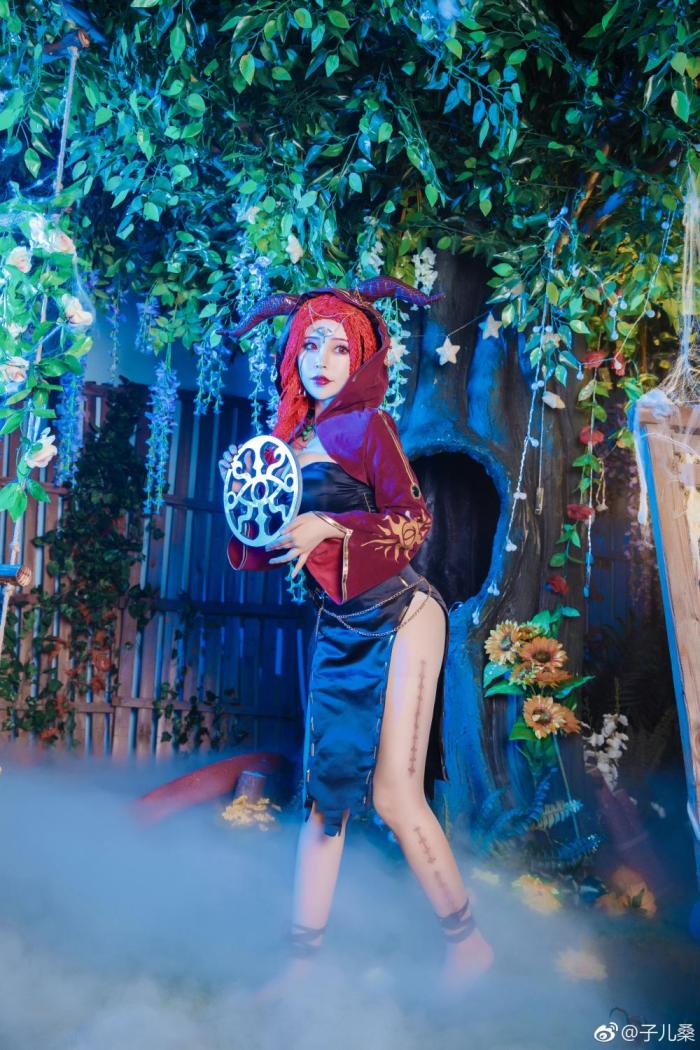 第五人格cos祭司小姐姐快开启你的魔法通道带我逃跑吧