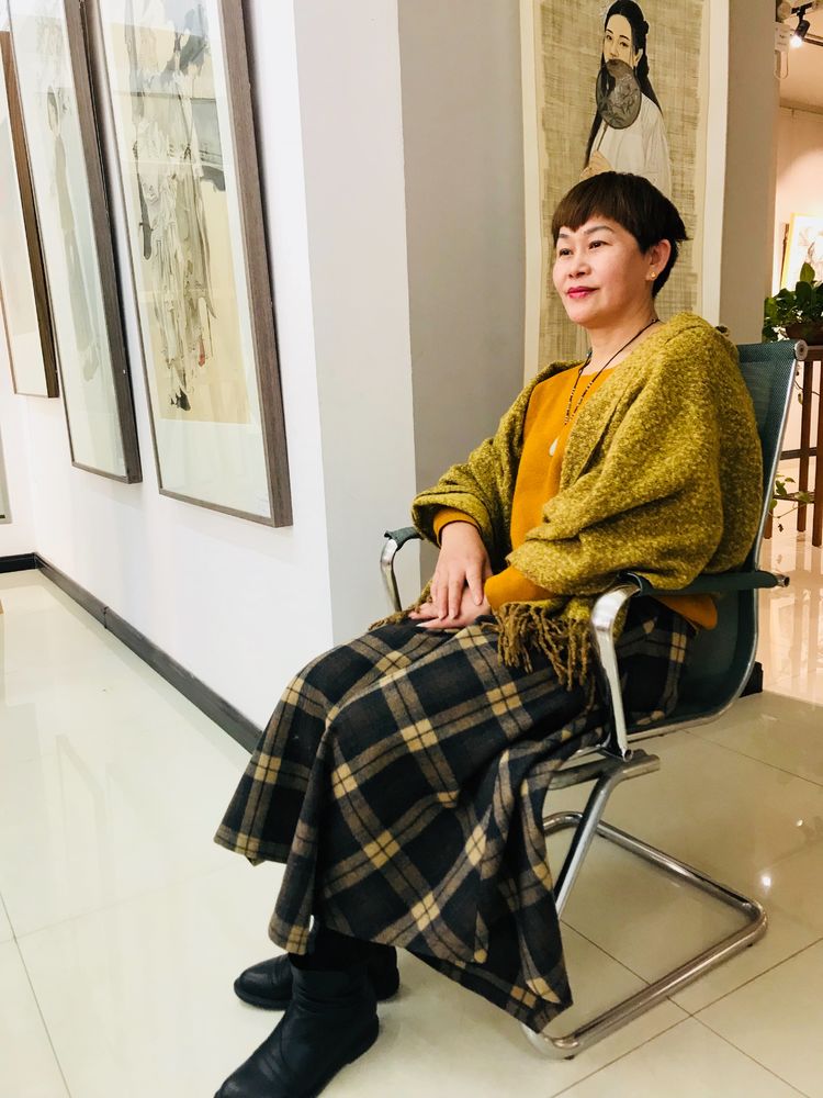 而且还一边鼓励学员们技法上要大胆尝试变型夸张的画法,艺术家的情怀