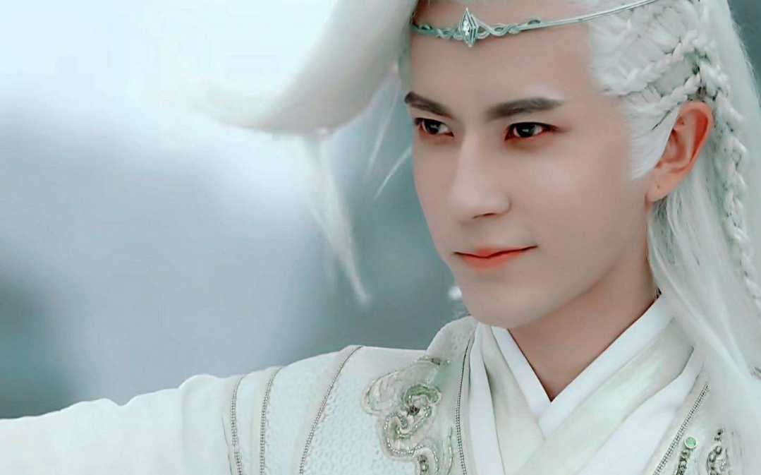 在2017年,于朦胧参演的两部古装大剧《三生三世十里桃花》,《轩辕剑之