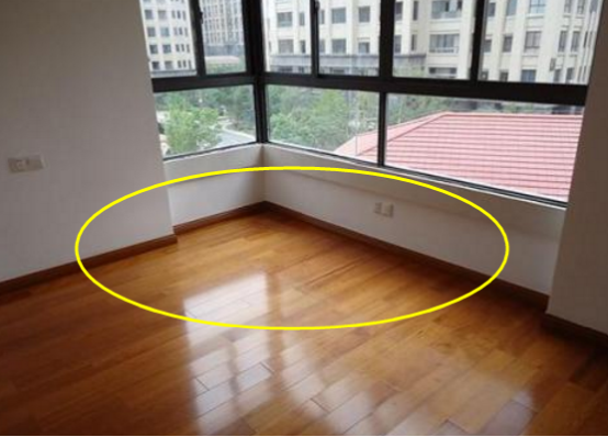 家里墙脚时间久了会发霉变黑师傅教你这样做轻松能解决