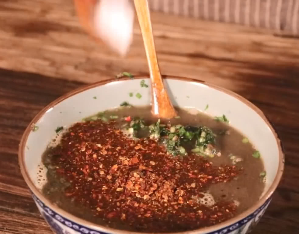 云南人最爱美食,外地人眼中黑暗料理,这道特色撒撇你吃过吗!|云南|撒撇|美食_新浪新闻