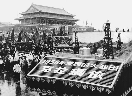 新中国第一次春晚是什么时候不是1983年而是在1956年