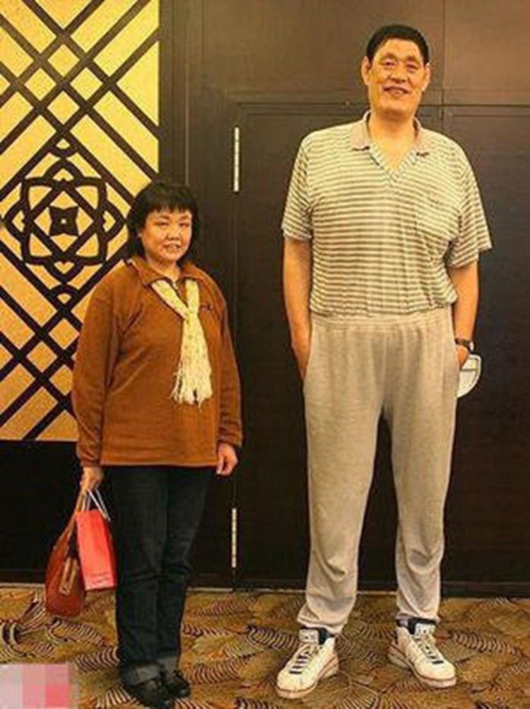 穆铁柱一家现状:女儿在银行上班,儿子身材高大却不是运动员!