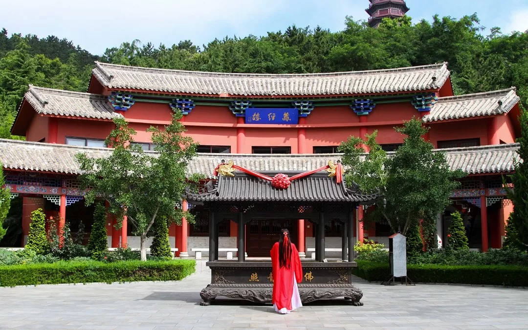 红衣女孩和海草房,童话不在童年里|海草房|赤山|赤山明神_新浪新闻