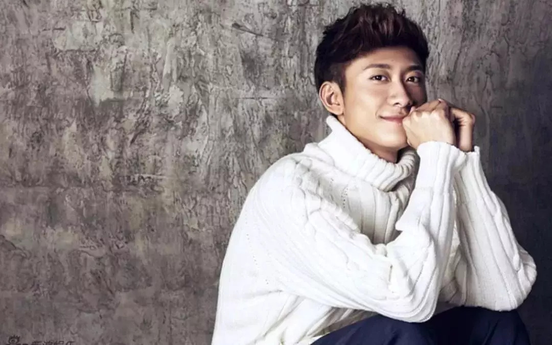 同样是黑化,有人靠服装有人靠演技