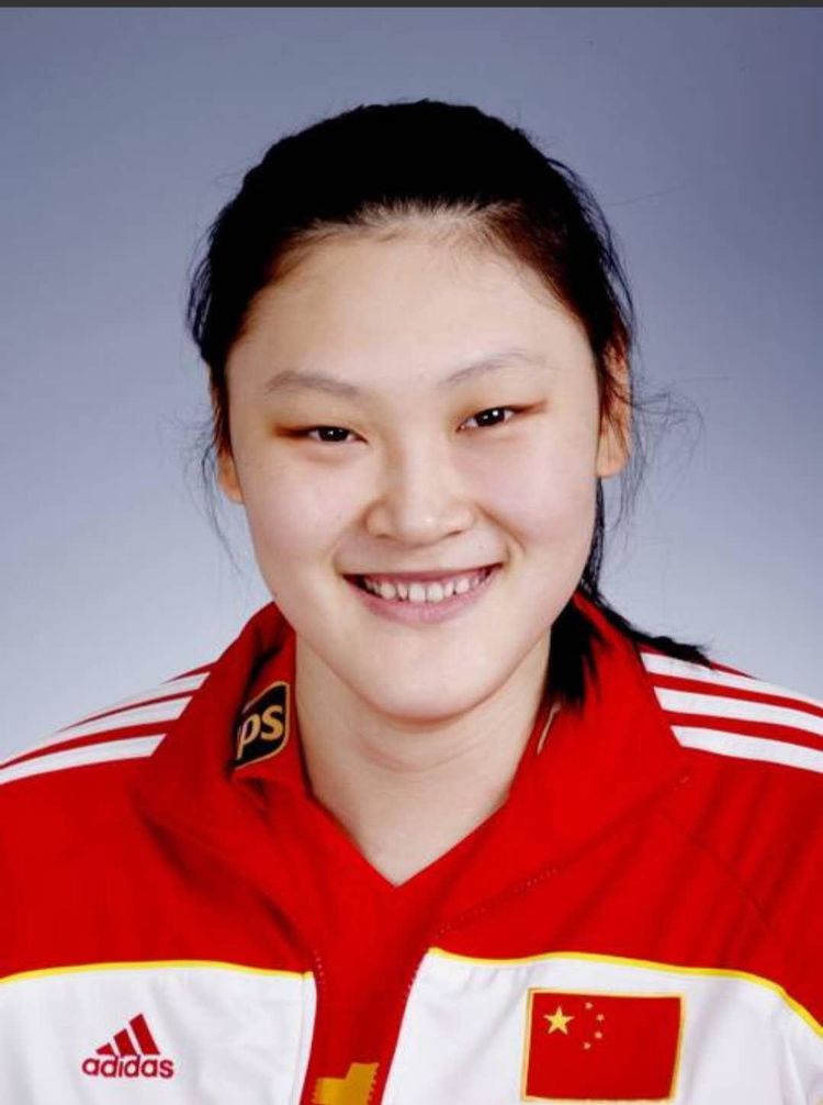 女排巨人王一梅,曾因内讧引争议,现近照大转变,网友:女神范呀