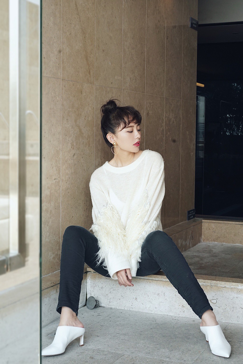 以为孙耀琦的白衬衫够可爱了,只要看见花苞牛仔裤,好想买同款