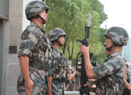 解放军哨兵双岗一人掌管配枪一人保管子弹有什么特殊意义