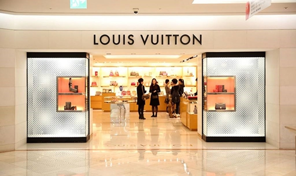 1万块的lv包包掉色专柜回应中国水土问题