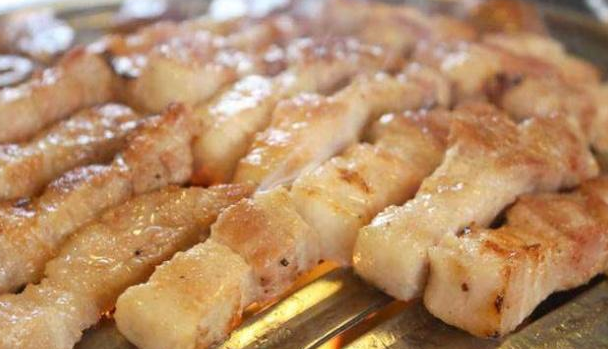 做脆皮烤肉,不要只刷蜂蜜,多加“这2味”,皮脆肉嫩,秒变大厨!|脆皮|烤肉|大厨_新浪新闻