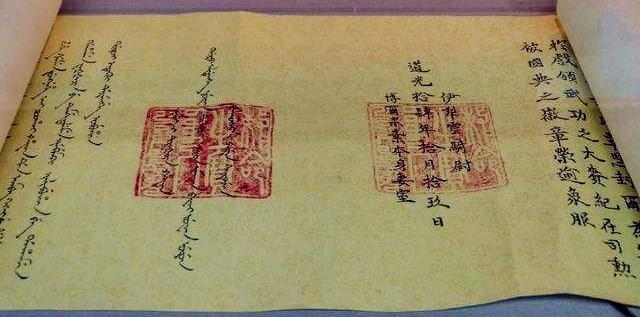 挂着的正大光明牌匾后面,取出早已真准备好的写有继承皇位人选的诏书