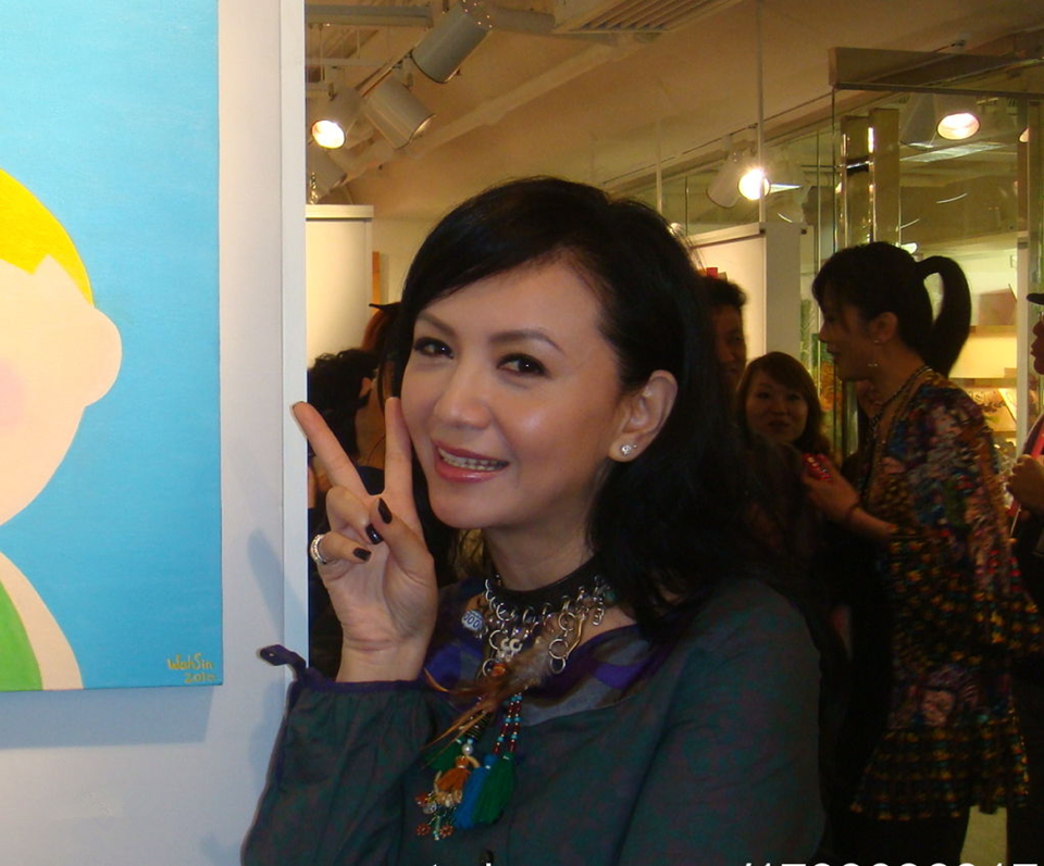 虽然曾华倩之后重新出来,但是如今的她也是无戏可拍了,逐渐被人遗忘