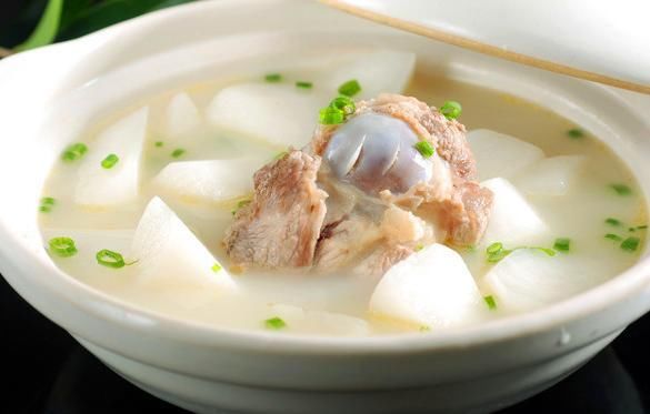 只需多加"它",保证汤越炖越白,肉越炖越香|大骨汤|白汤|骨头_新浪新闻