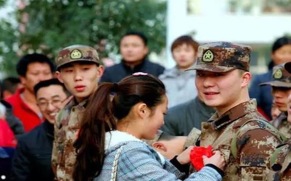 义务兵服役年限原本是三年, 现在为何减到两年? 原因真的不简单|服役|军队|使用寿命_新浪新闻