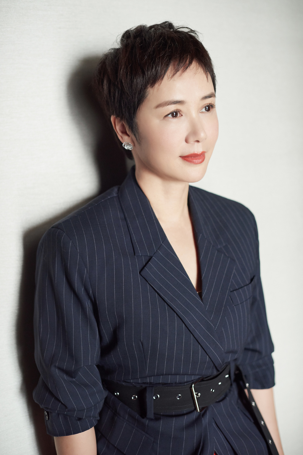 蒋雯丽剪款短发减龄了10岁不止49岁意外嫩回29岁颜值气质飙升