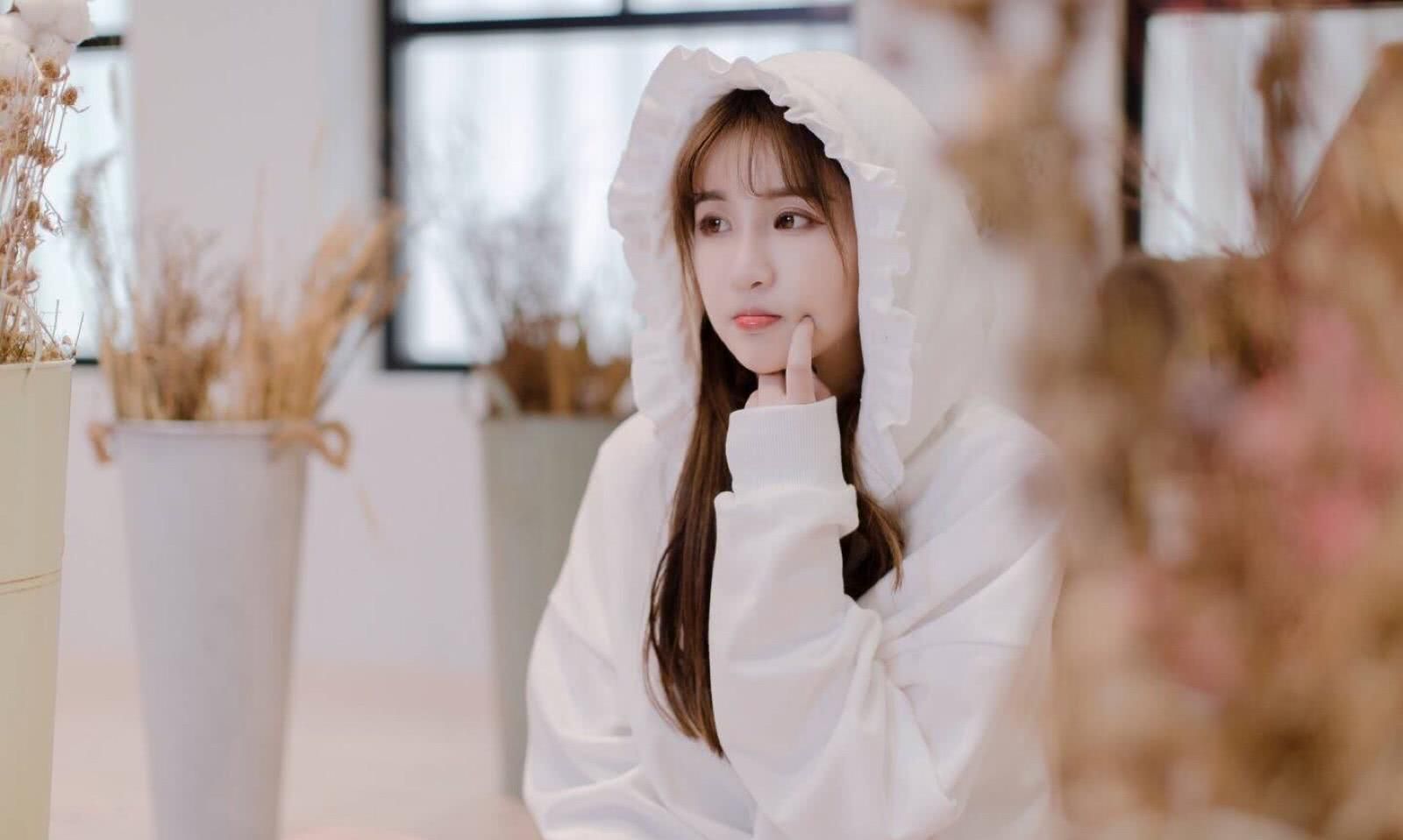 杨清柠真实身材曝光肚上赘肉似老妇女