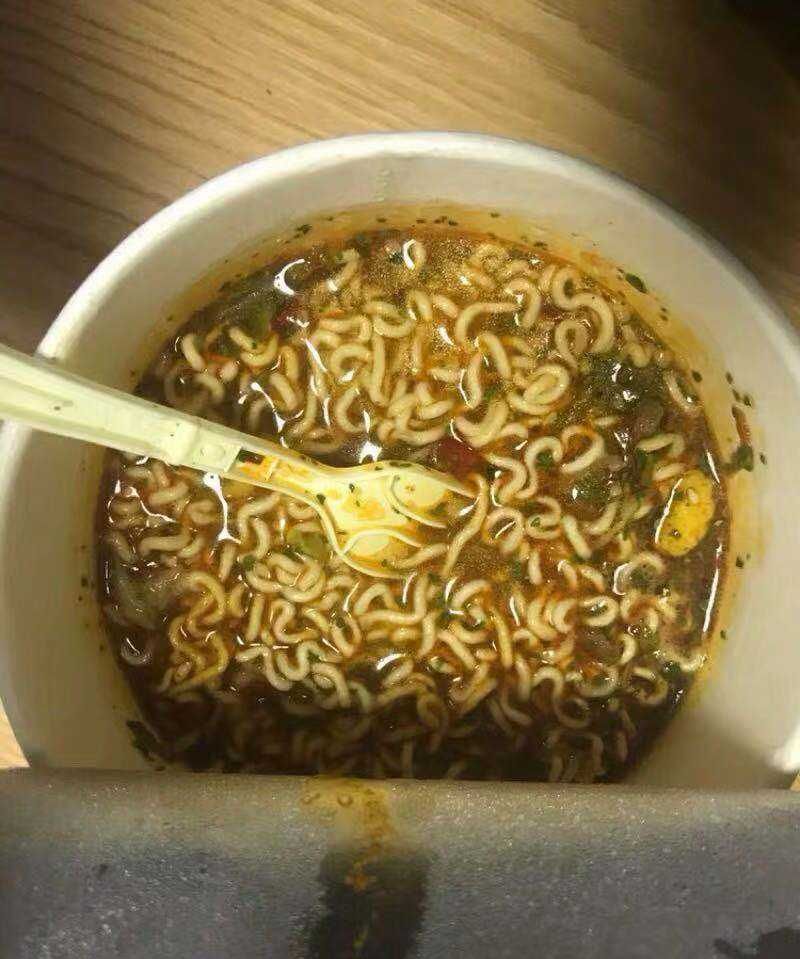 康师傅出良心泡面超大块肉片,食客不买账称,七元钱不如吃牛肉面