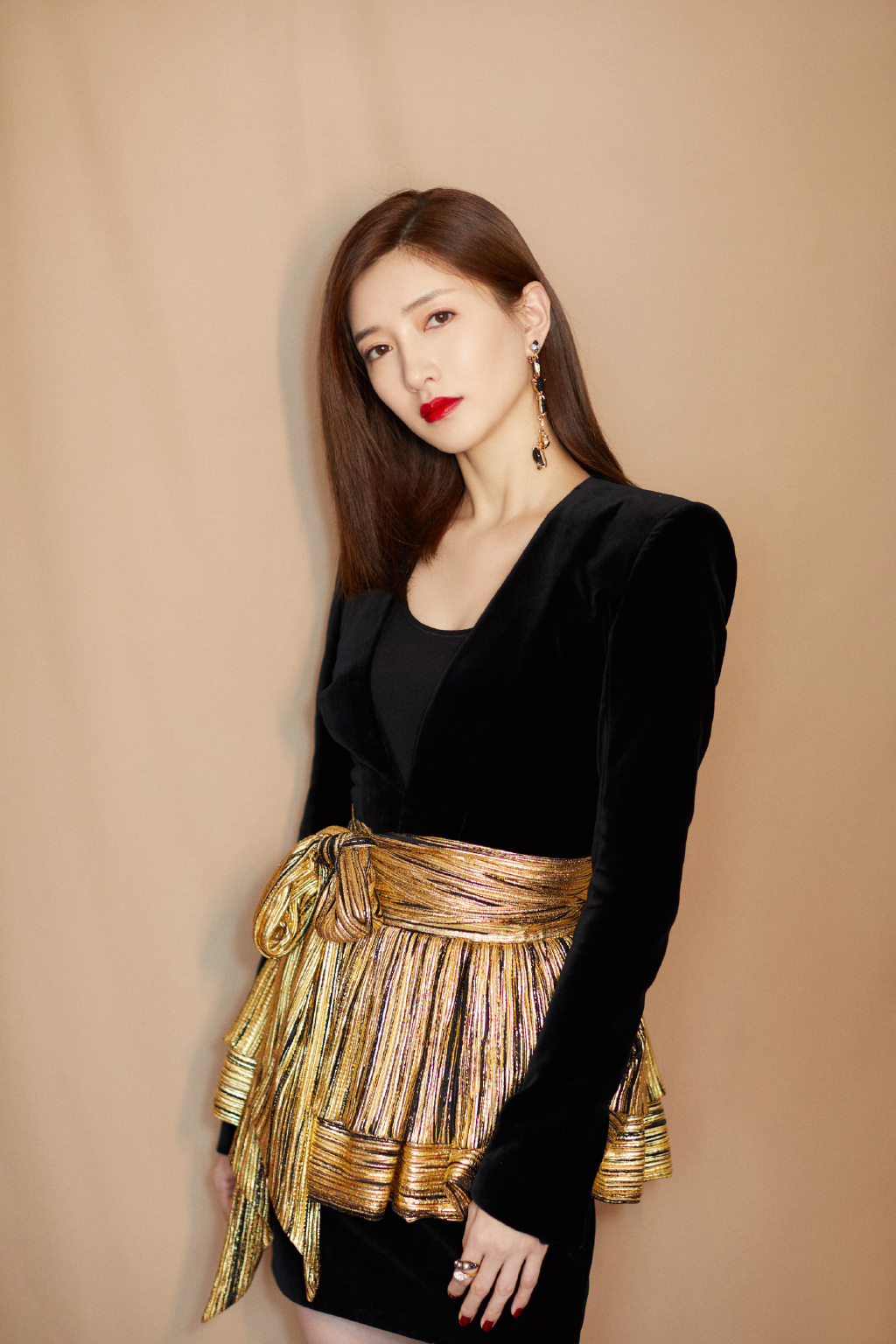 江疏影剪款波波头32岁嫩回20岁,连气场都不一样了,看得我好想剪