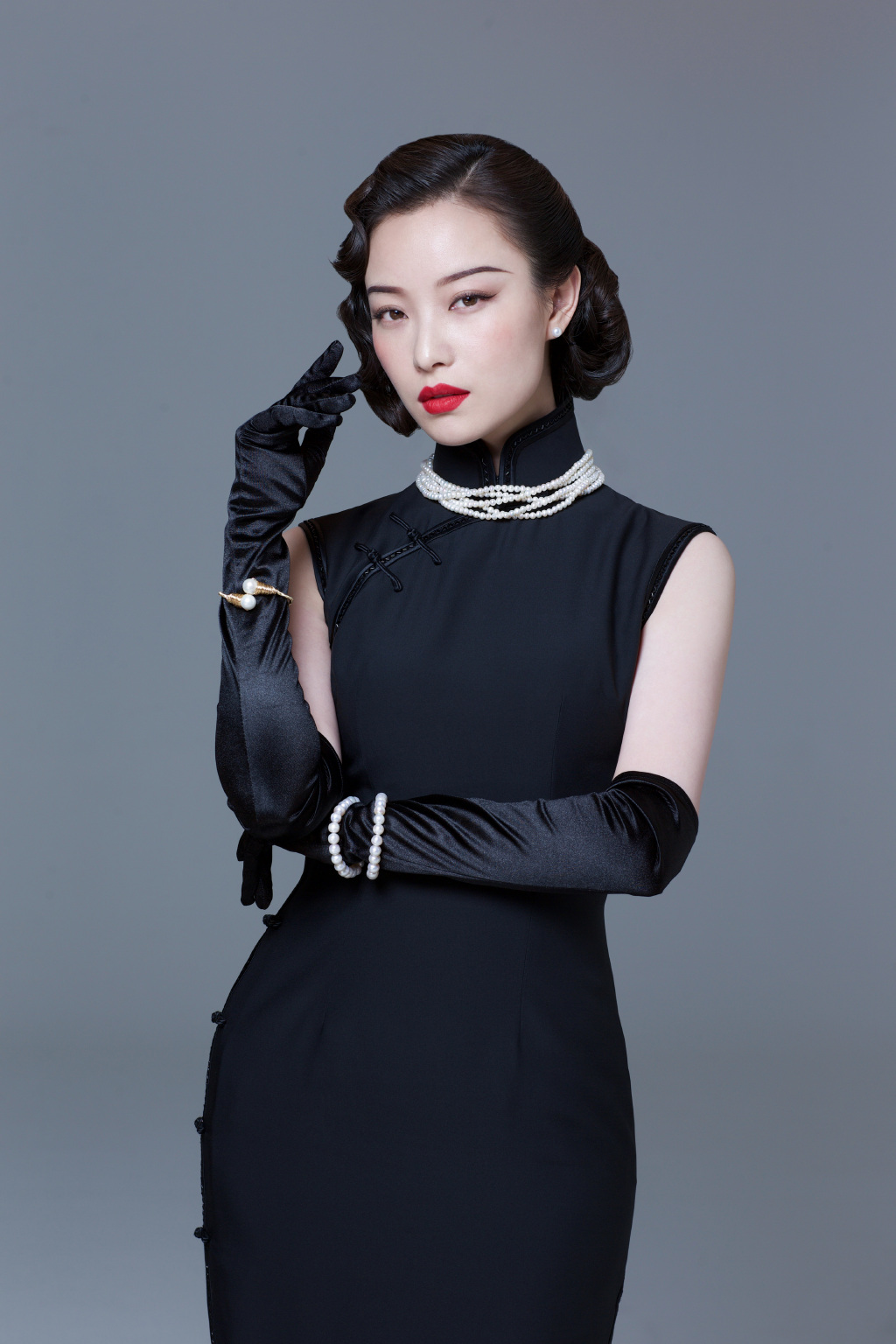 倪妮再穿旗袍,妩媚又高级,举手投足风情万种!