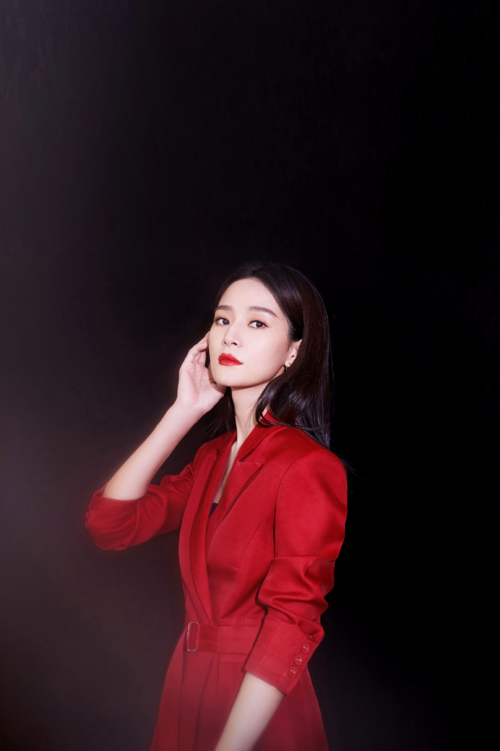 身高167的王媛可有92斤穿西装配红短裤双腿细得像竹竿