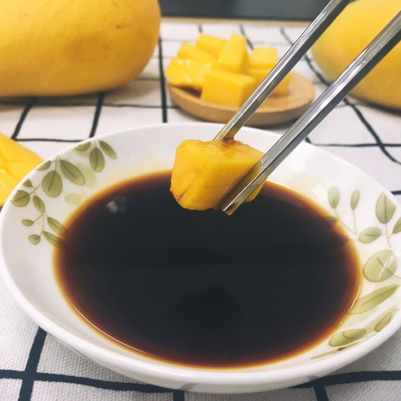 怀孕时,孕妈吃酱油会将胎儿"染黑"?别瞎想,这几点才是原因!