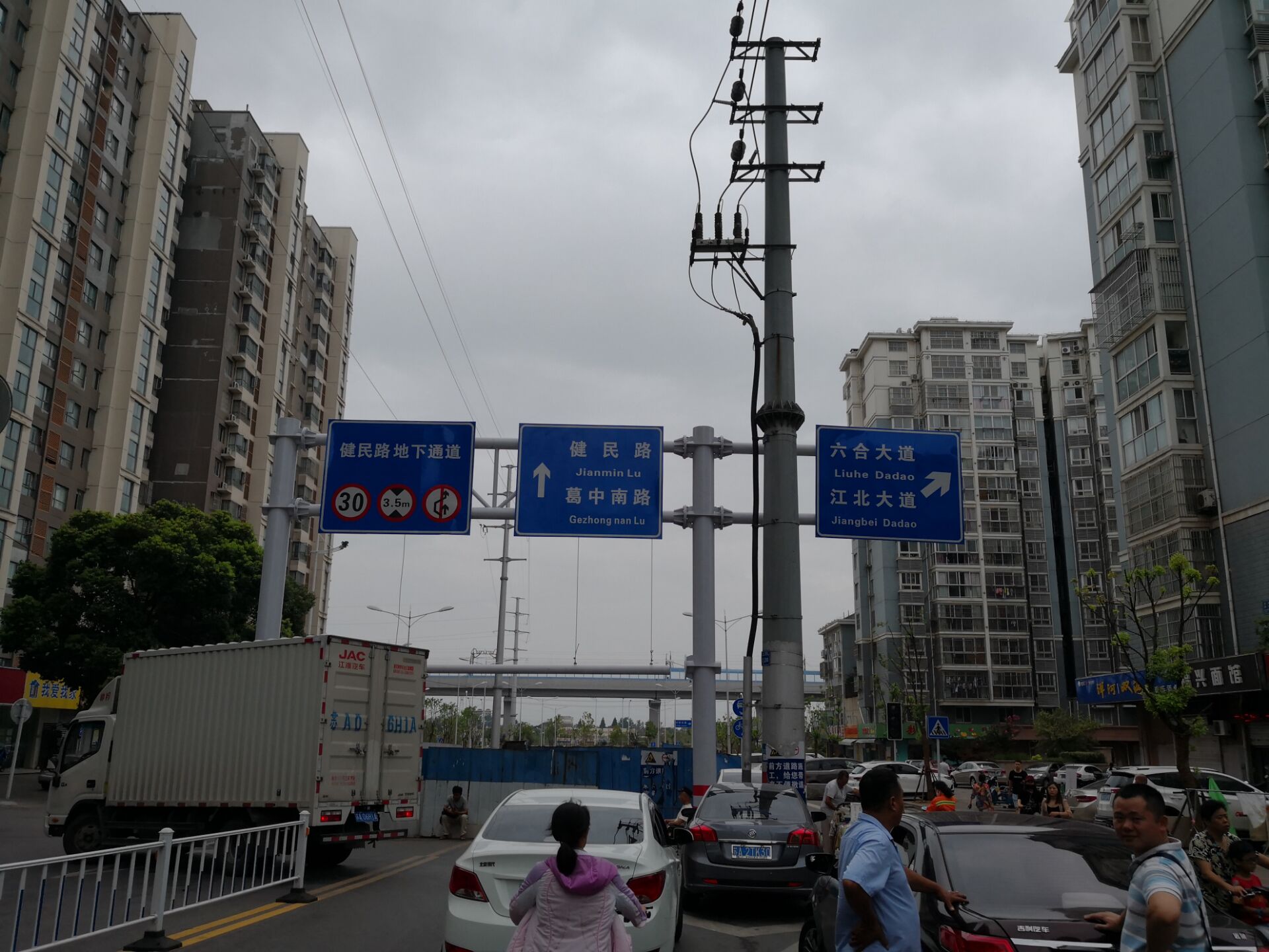 地下通道建成多年至今未开通