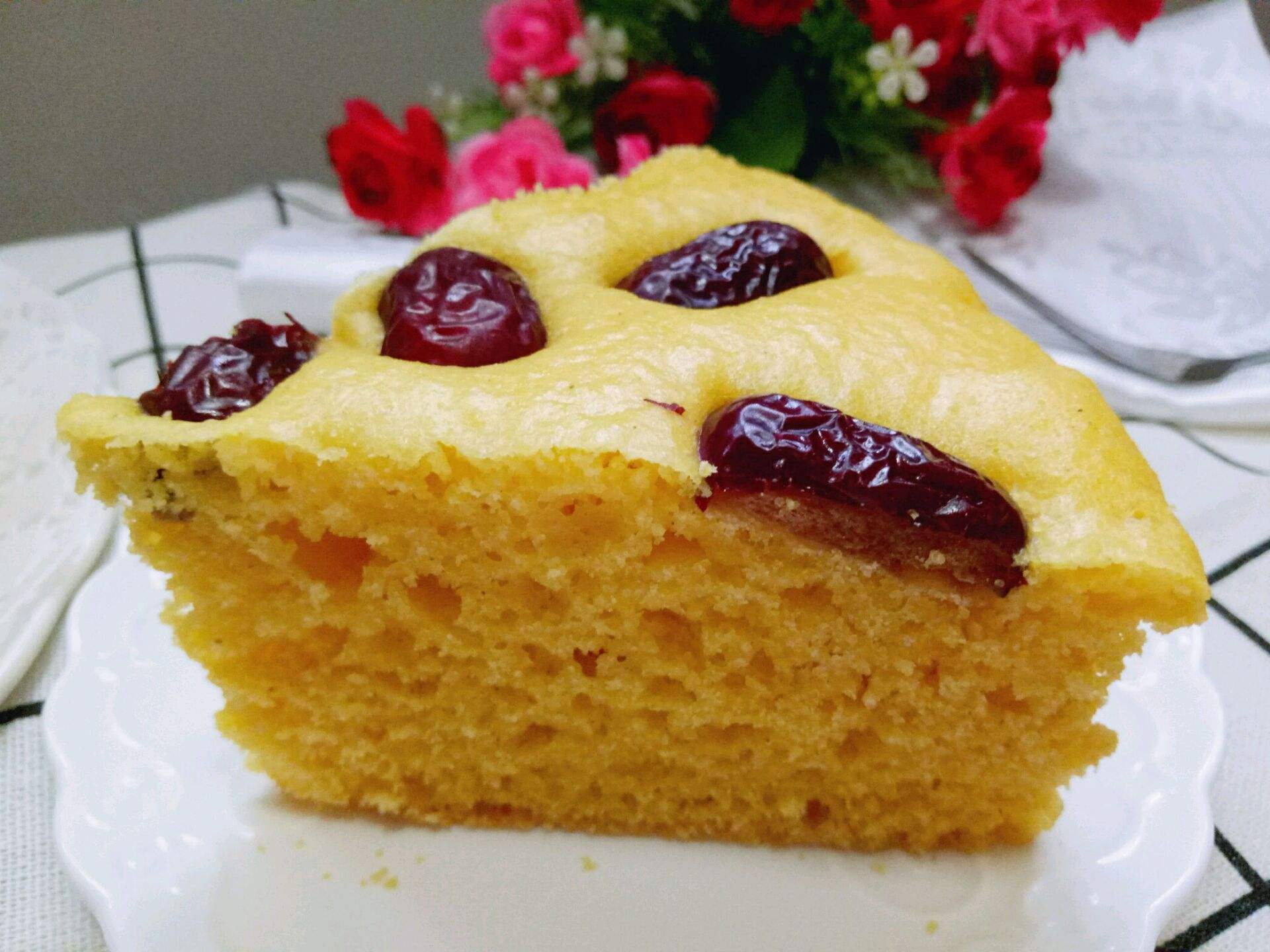 玉米发糕怎么蒸,不塌陷不回缩,掌握2个技巧,蓬松暄软,吃不够!