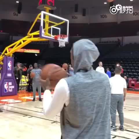 隆多赛前训练连中三分