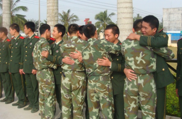 义务兵2年后可以不退役，只需要满足条件，可以干一辈子|义务兵|服兵役|退役_新浪新闻