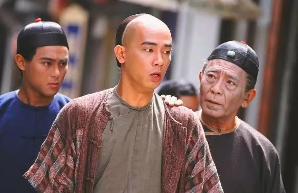 《鹿鼎记》电视剧最经典的是陈小春版,到现在提到韦小宝大家第一时间