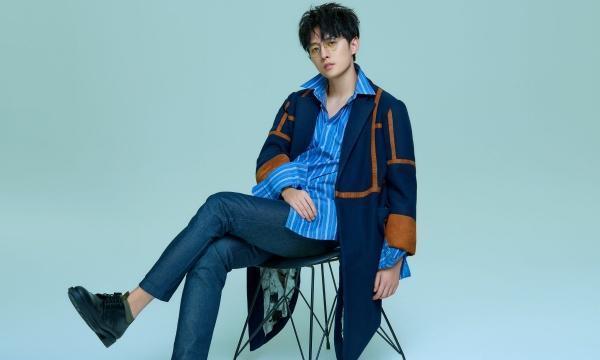 他凭借老九门走红之后出演了大江大河是个宝藏男孩