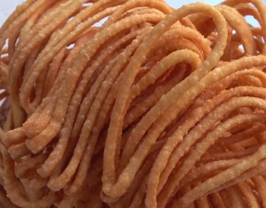 3分钟教你做河南特色炸馓子,配方做法都告诉你,好吃停不下来