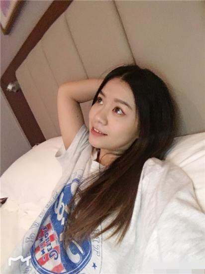 炉石传说:斗鱼雪妍微博晒照引吐槽 网友:粉碎之腿,面膜之鬼!