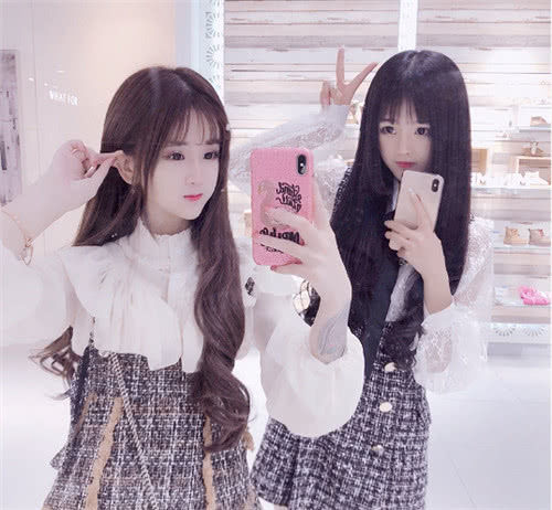 杨清柠"双胞胎"闺蜜掀刘海,发际线惊人,网友:终于