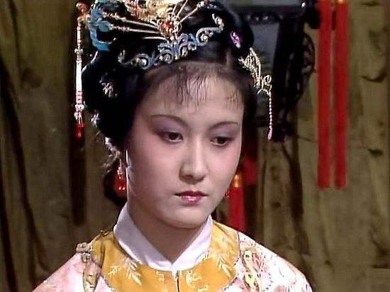 都是以第三人称书写,很少加入个人观点,在前几回写道薛蟠打死人之后