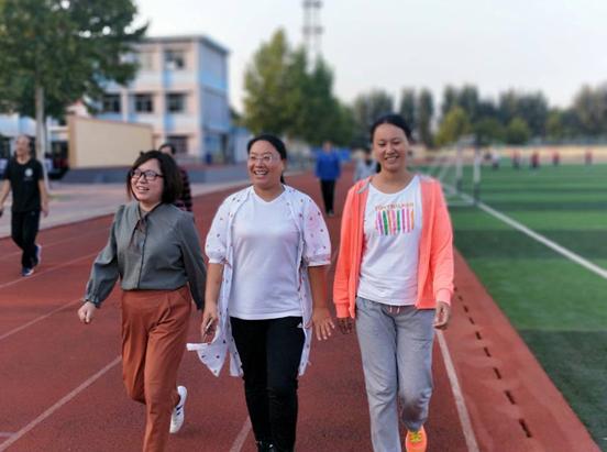 临淄:皇城二中举行迎国庆阳光健步走活动
