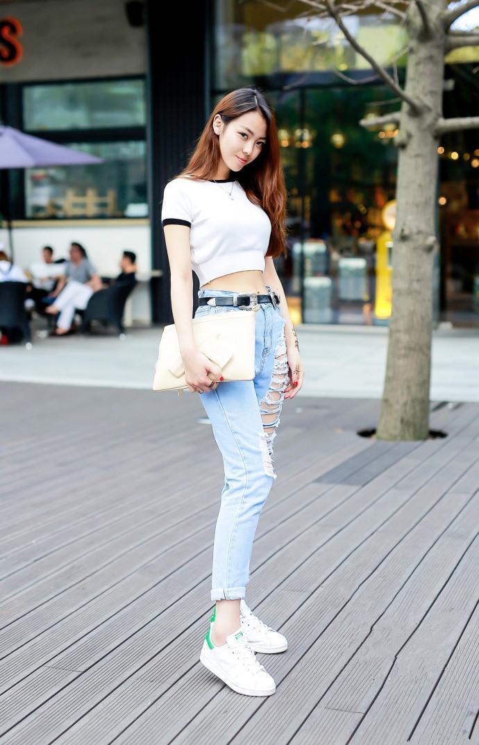 上海街拍蓝色长裙的美女看着非常漂亮女人味让人欲罢不能