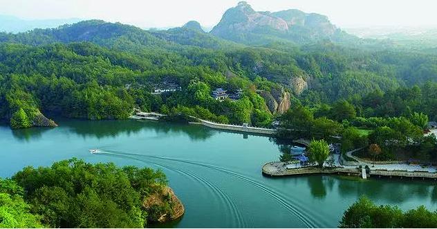 区是国家aaa级景区,位于河南省西峡县五里桥乡白河村境内,距县城6公里