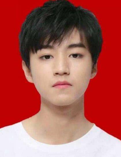 明星证件照:郑爽学生时代脸蛋肉嘟嘟,但宋慧乔比电视里还要美