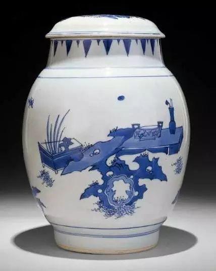 记载,顺治建厂烧造御器始于顺治十一年(1654年),先是饶州守道董显忠