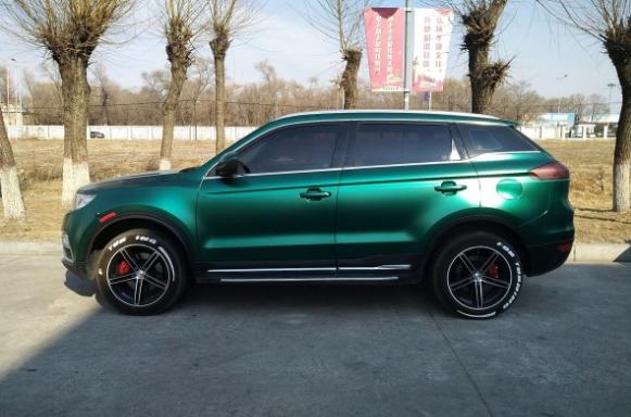 小伙花7万买辆二手吉利博越,花8千改装,老板看到车后夸他有本事