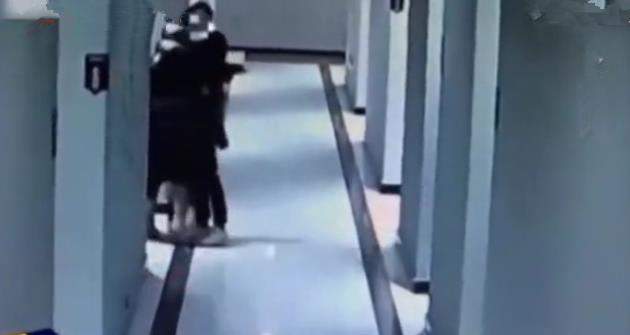 男子经常在酒吧门口捡尸,成功作案十多次,被捕后称:凭什么怪我