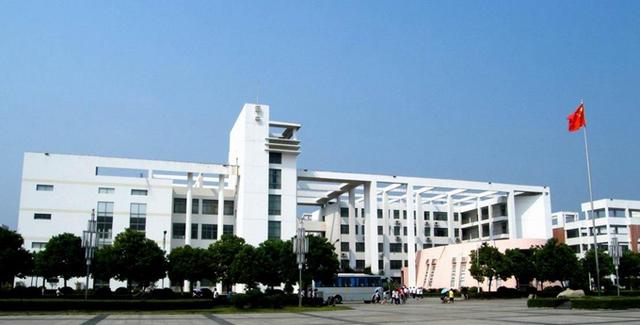 江西还有很多知名高中,比如景德镇一中,泰和中学,安远一中,丰城中学