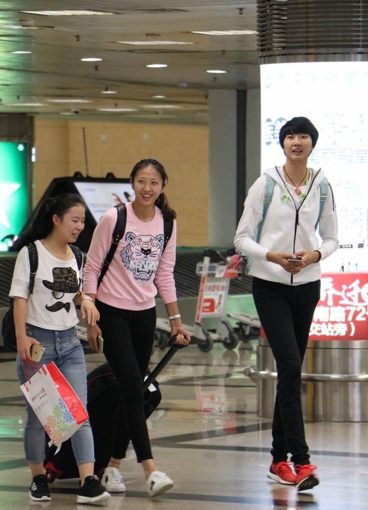 对于丁霞大家应该都是熟悉的,她是中国女排中的二传手,她从10岁时开始