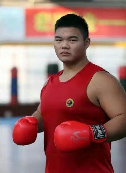 少林塔沟散打冠军叶翔,曾ko美国拳王,实力超越一龙