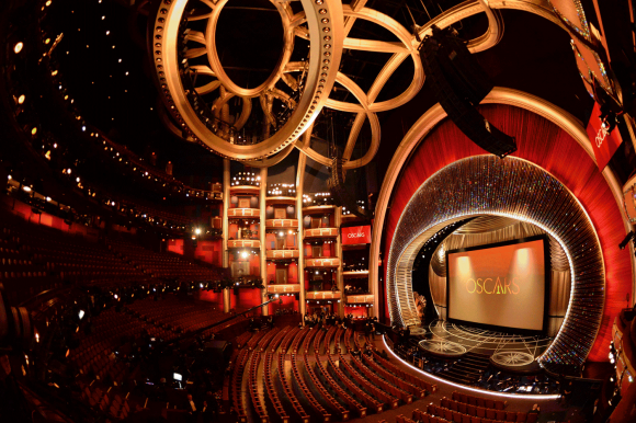 67全国首家剧院式酒吧品牌玩乐大师奥斯卡dr.oscar入驻泉城济南