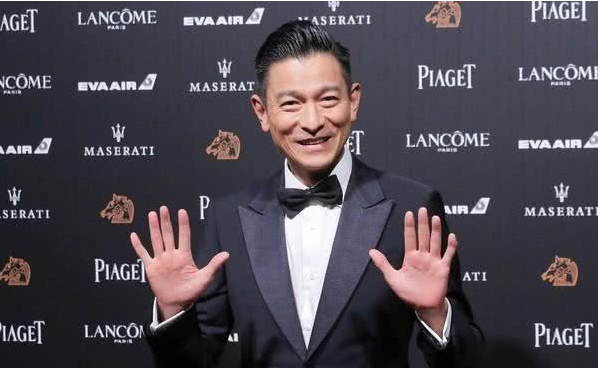 在香港影坛低迷的时刻,有个人站出来扛起大旗|刘德华|香港电影|古天乐