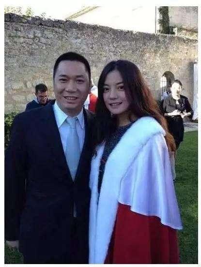 赵薇老公的私生子不是跟前妻生的, 是跟她的